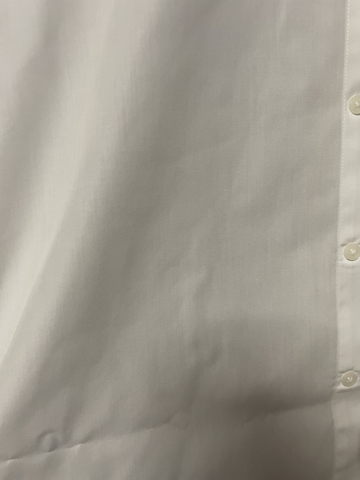 戻ってきたワイシャツの前。シミが見えない