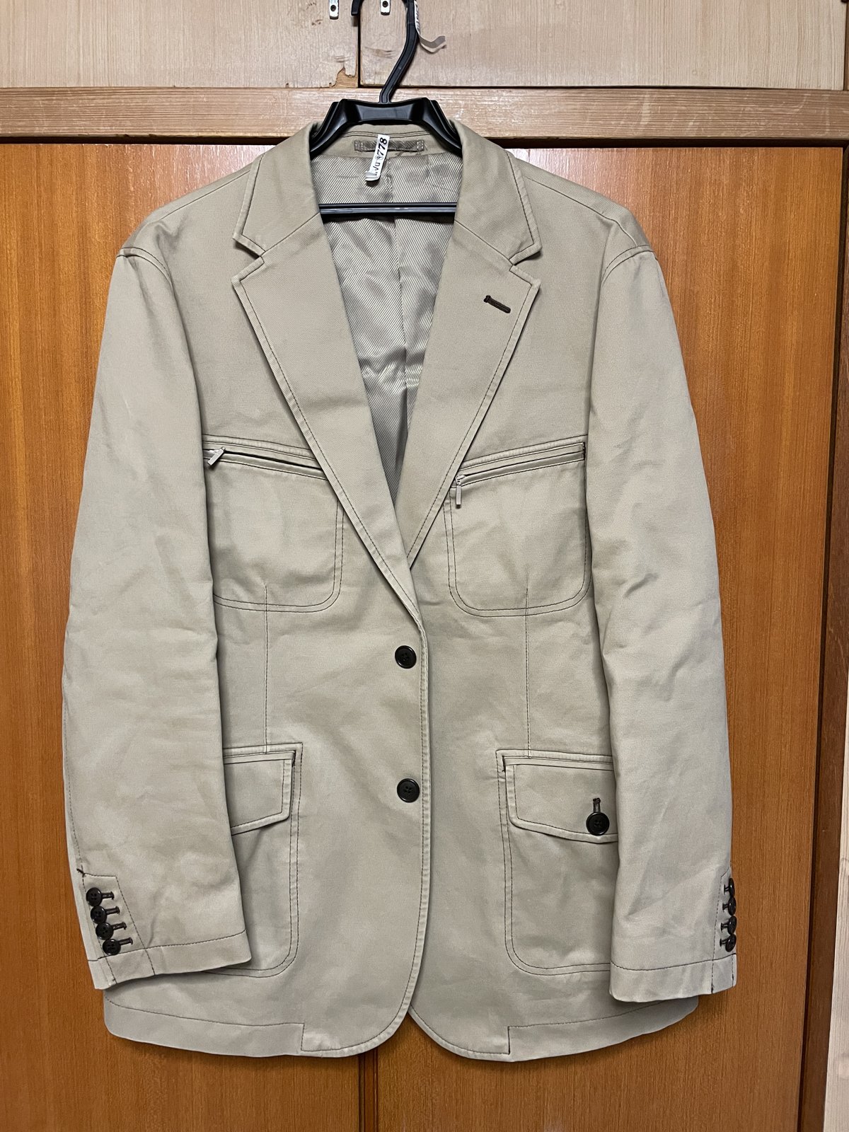 戻ってきたベージュのジャケット